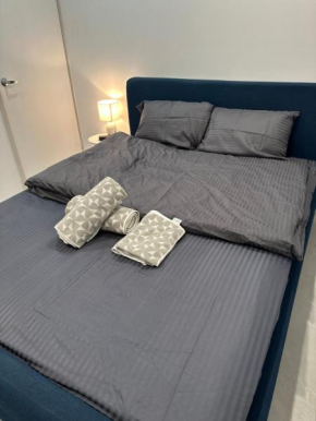 Warm, new and affordable room for couples or single and shared common space